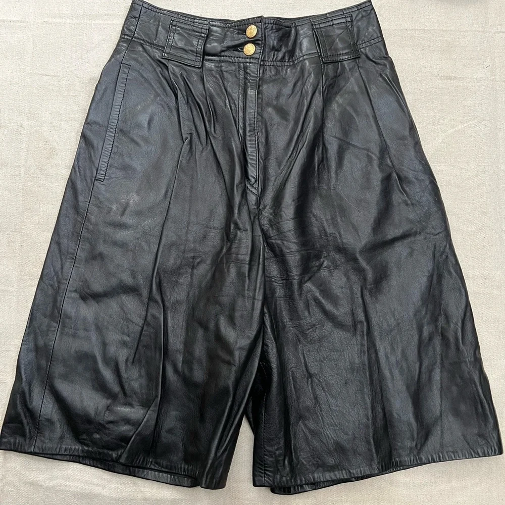 Rare 1980s Mondi Black Leather Jacket + Culotte Shorts Set - Picture 5 of 16